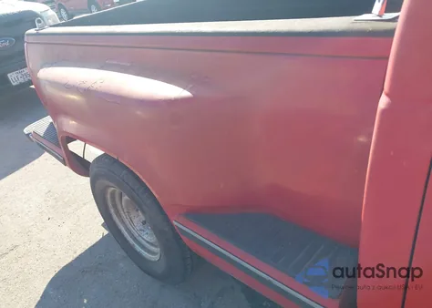 1997 GMC Sierra 1500 Sl Wideside z USA, uszkodzony, nr VIN 2GTEC19R2V1546427